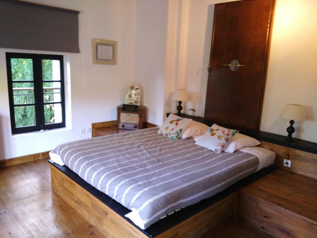 Chambre D'Hotes Le Moulin De Moulis Exterior foto